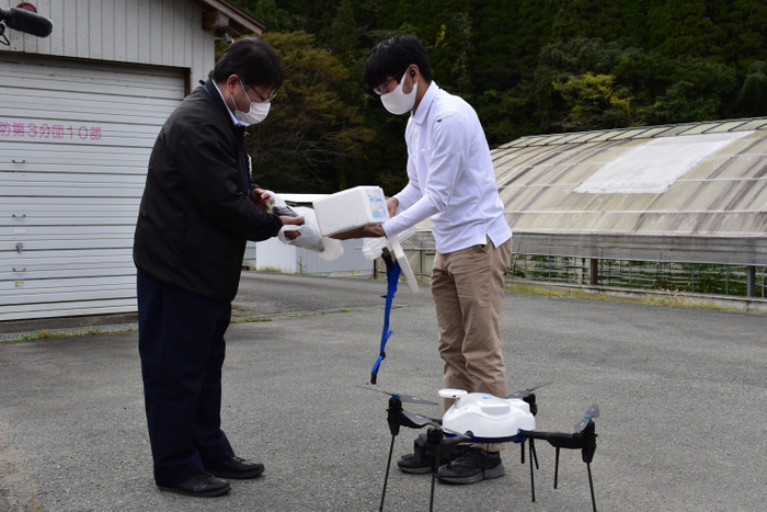 熊本県南小国町・ドローンでの物資搬送の第2回目の実証実験を実施<br>災害時の道路寸断による孤立集落を想定